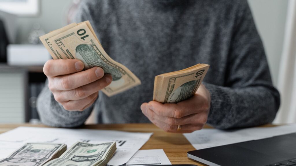 آخرین قیمت دلار آزاد امروز چهارشنبه ۱۰ اردیبهشت ۱۴۰۴ + جدول قیمت + قیمت دلار آمریکا