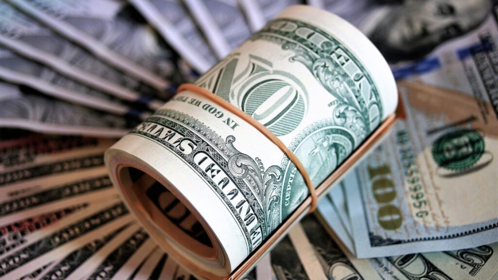 بررسی روند تغییرات قیمت دلار امروز ۱۲ اردیبهشت