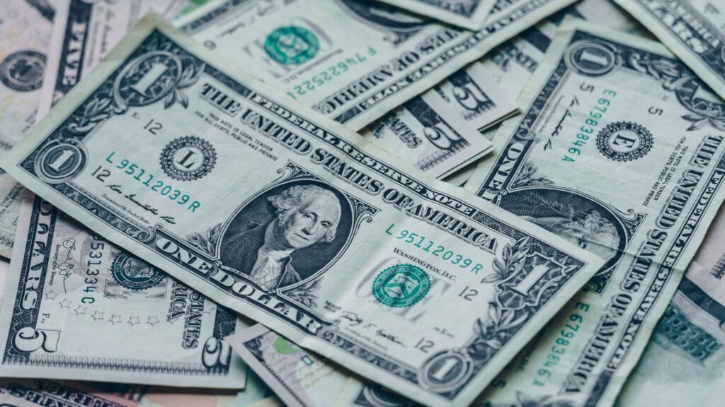 کاهش 25 هزار تومانی دلار در یک ماه