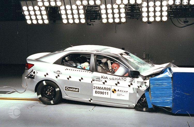 مقایسه کیا سراتو کوپه و هیوندای جنسیس کوپه از نظر ایمنی